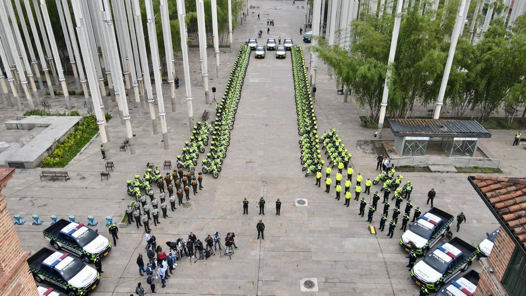 Alcaldía de Medellín entrega 115 automotores nuevos a laPolicía Metropolitana