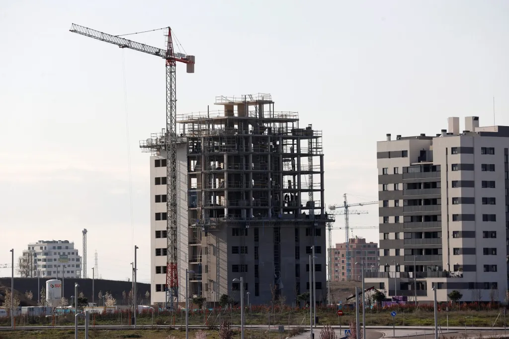 «Factores que impactan la caída sin precedentes en la venta de vivienda nueva»